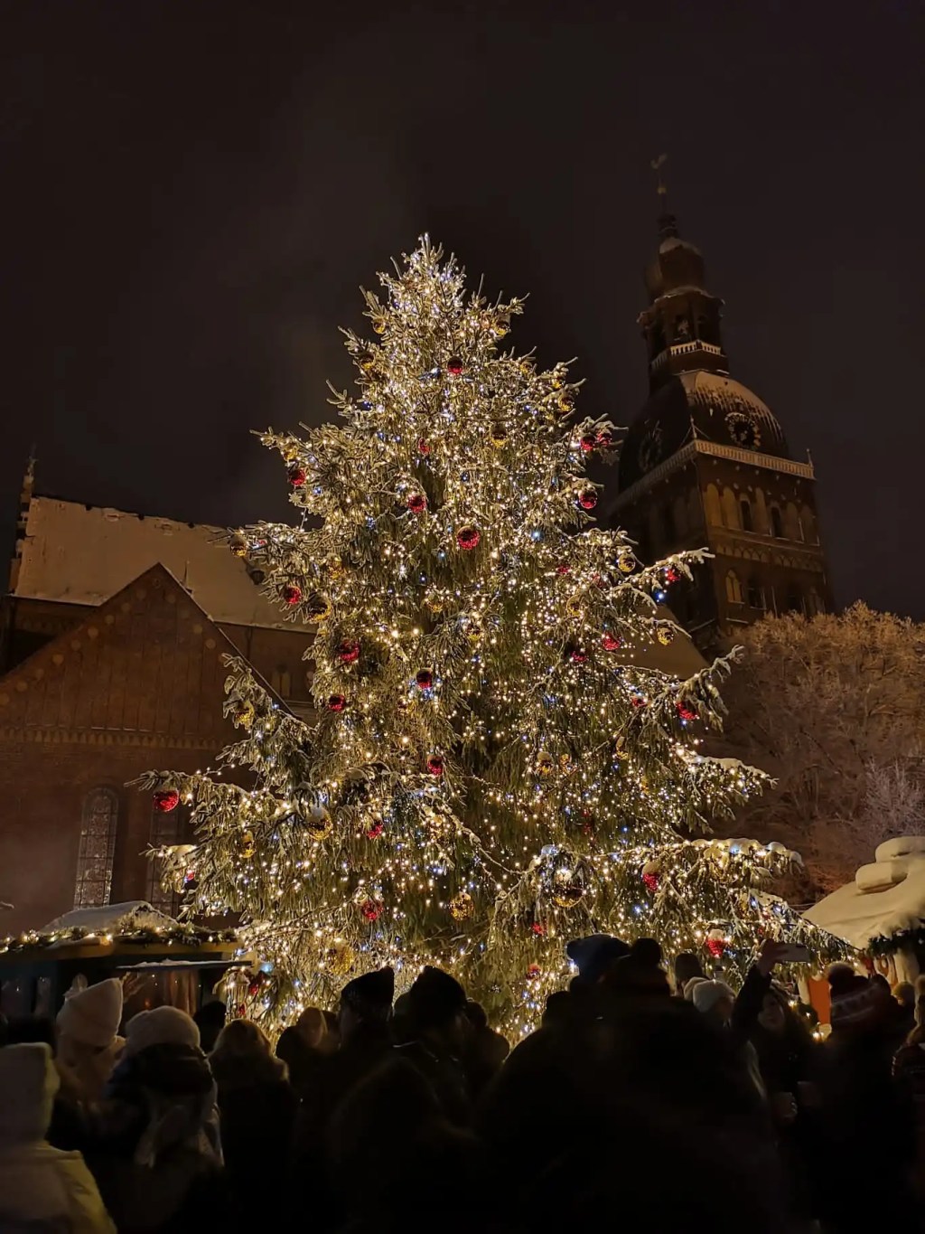 Riian tunnelmallinen joulutori